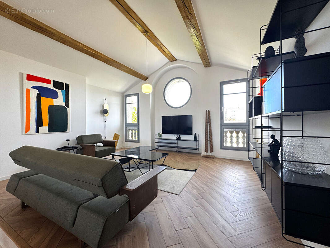 Appartement de prestige 144 m² , Immeuble historique , Centre-ville de Nîmes - photo 3