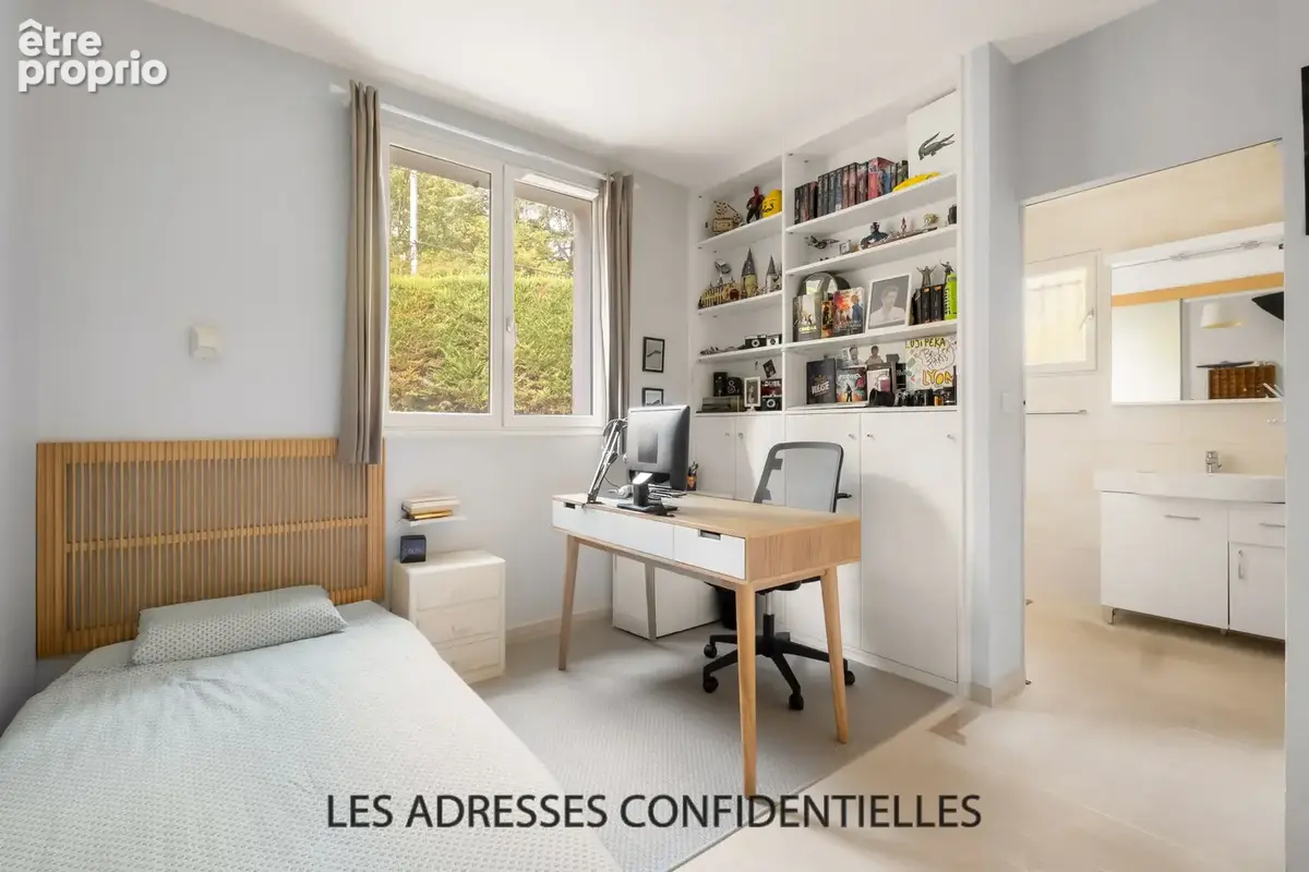 Champagne Au Mont D'or - Maison familiale - 226.50 m2 - sur grand parc arboré - photo 9