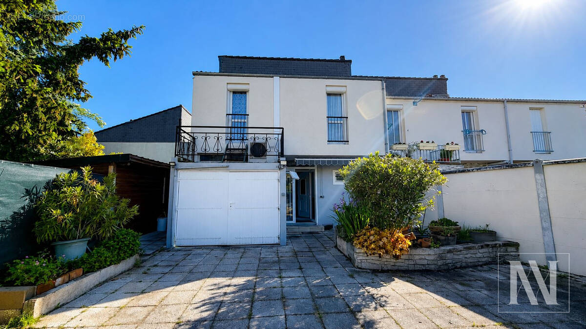 Maison à PONT-SAINTE-MARIE