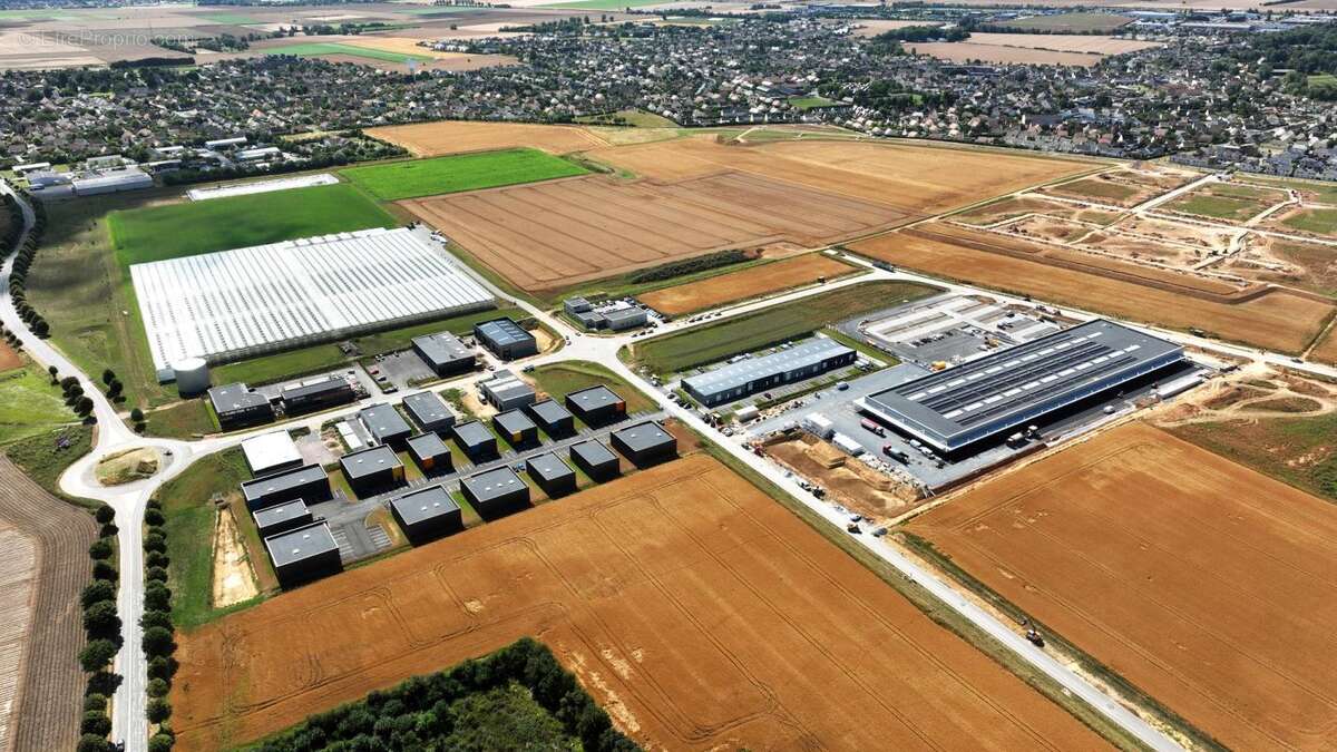 Terrain à COLOMBELLES