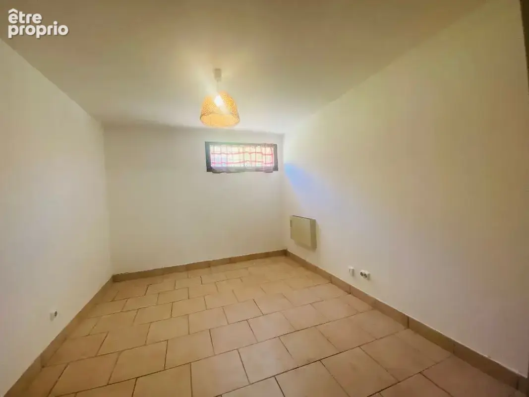 A vendre à la Chapelaude - Maison 4 chambres sur sous/sol semi-enterrée avec garage pour 2 vl - photo 11