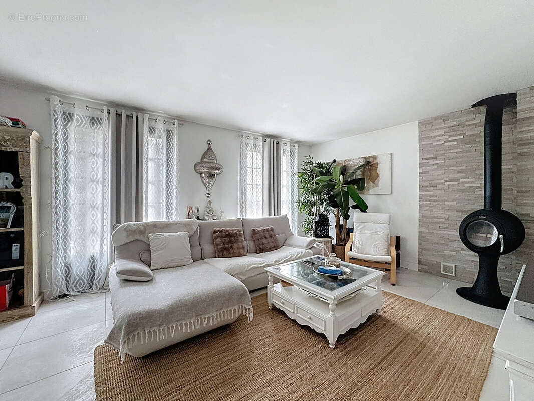 Maison à PARAY-VIEILLE-POSTE