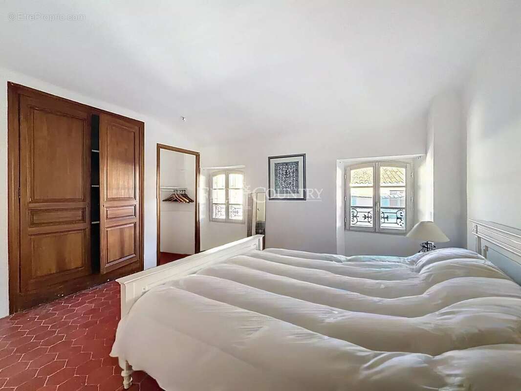 Maison à SAINT-CEZAIRE-SUR-SIAGNE