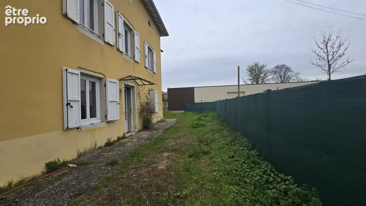 Bel immeuble  de deux appartements t3 et t4 centre grieges,terrain constructible - photo 10