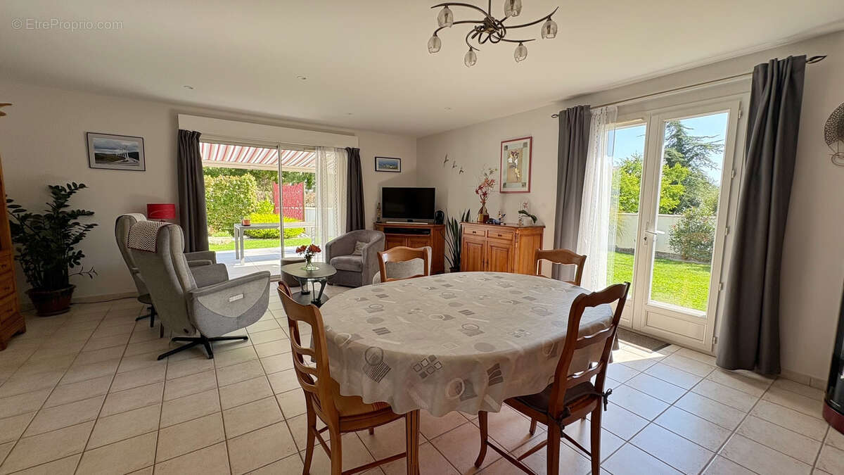 Maison à FRONTENAY-ROHAN-ROHAN