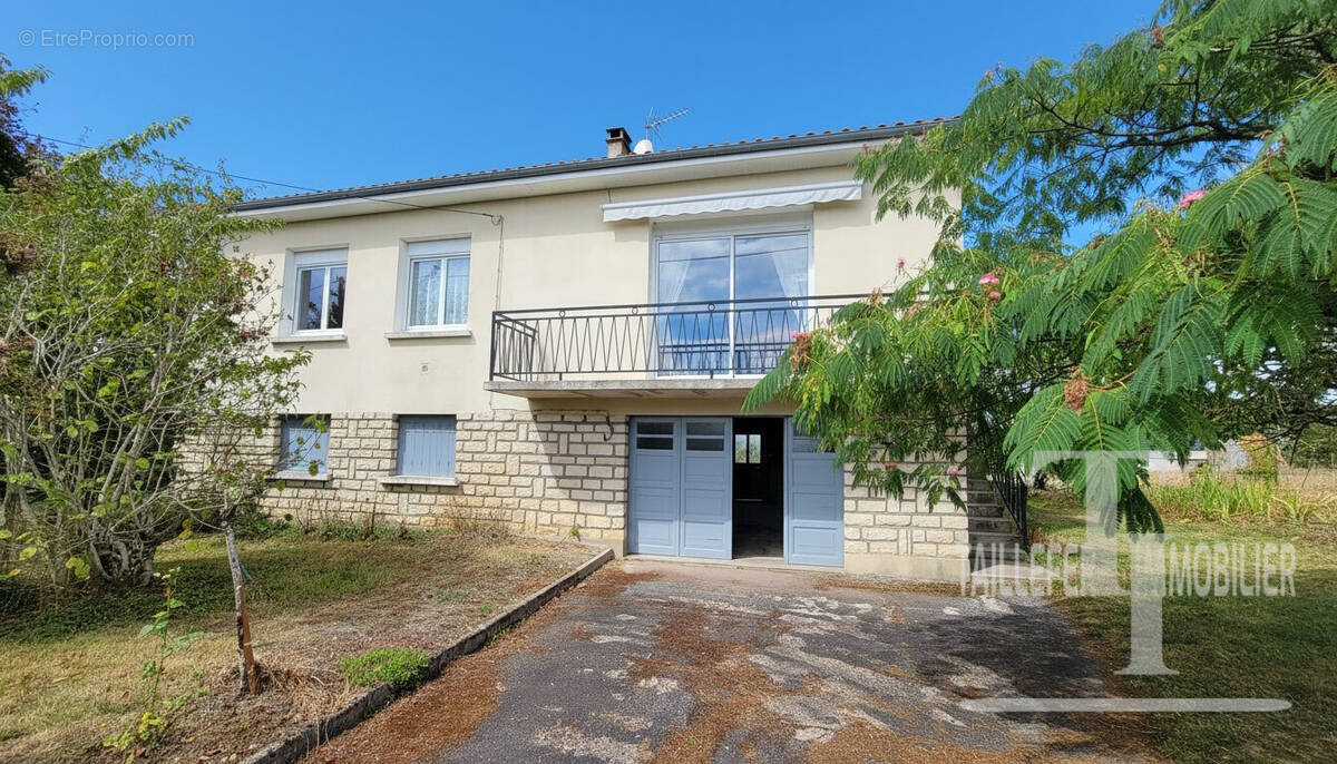 Maison à CHAMPS-ROMAIN