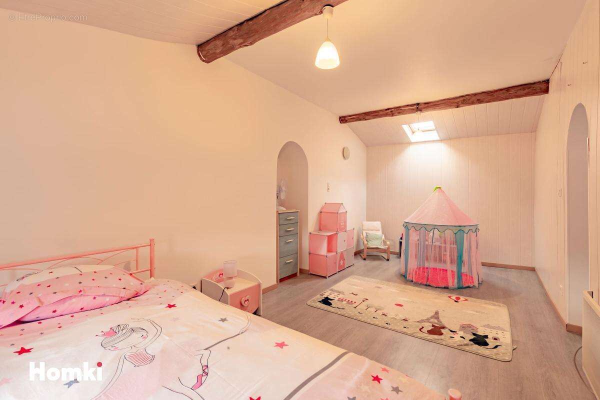 Maison de ville T8 de 227 m2 à Gardie 11250 - photo 11