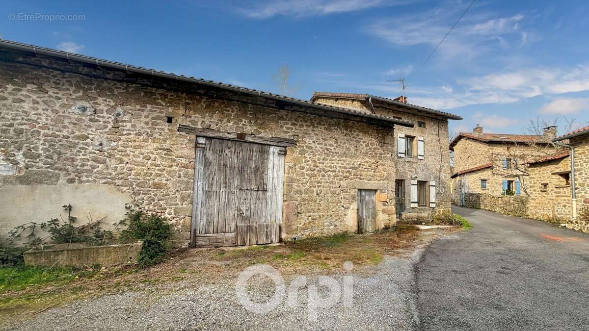 Maison à COMPREIGNAC