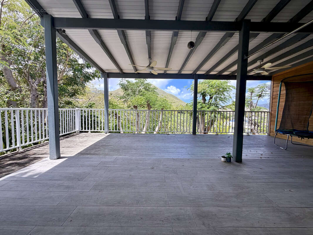 Hauteurs de la Baie Orientale — Maison T4 avec grande terrasse en résidence sécurisée - photo 2