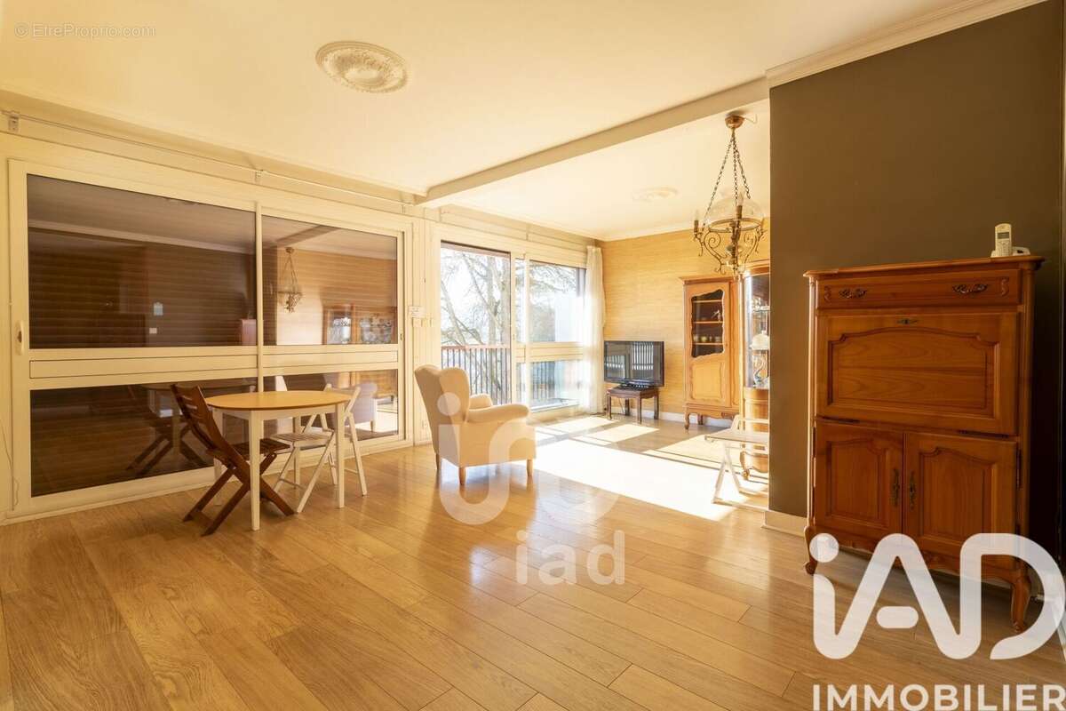 Photo 2 - Appartement à LA CELLE-SAINT-CLOUD