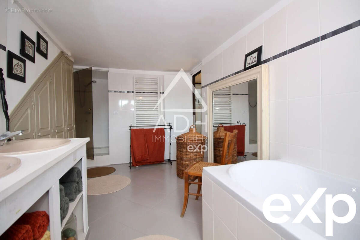 Appartement à NEAUPHLE-LE-CHATEAU