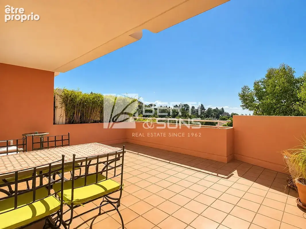 Exclusivite - beau 2/3 pieces en tres bon etat avec grande terrasse domaine securise - photo 3