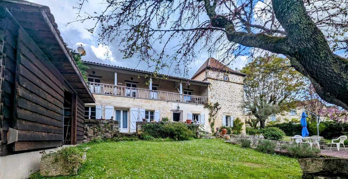 facade parc et jardin  - Maison à RAUZAN