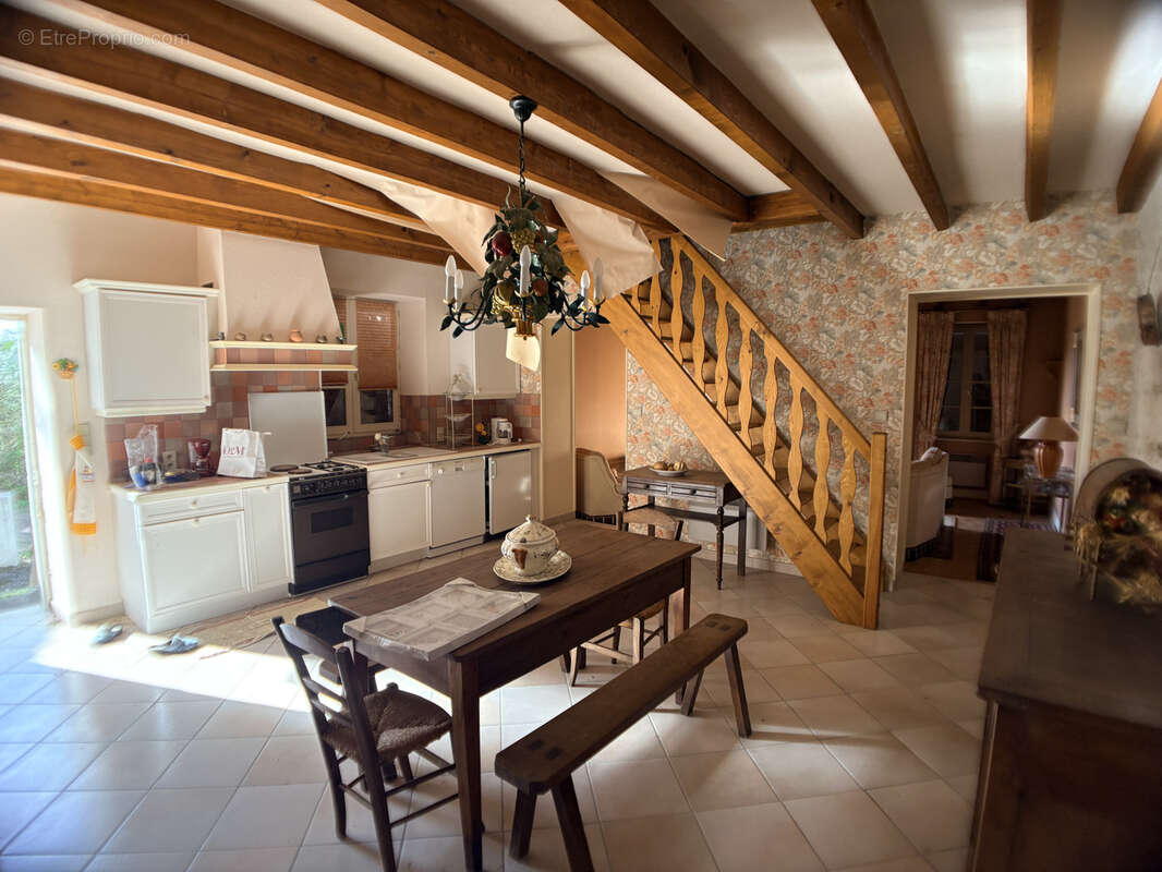 Maison à BELLENAVES