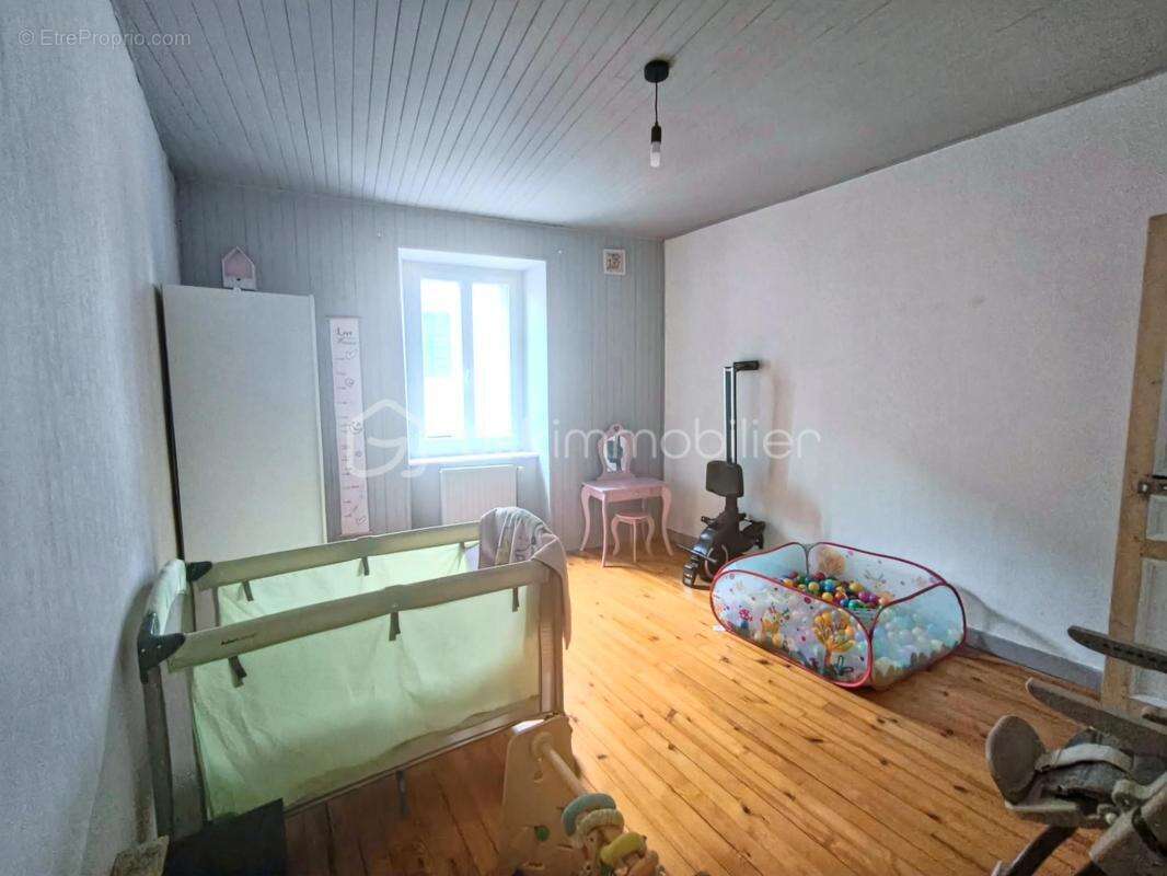 Maison à NOIRETABLE