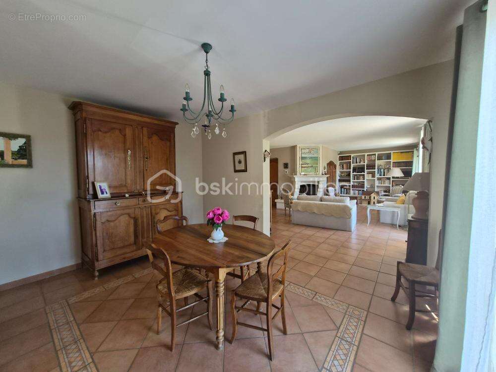 Maison à EYRAGUES