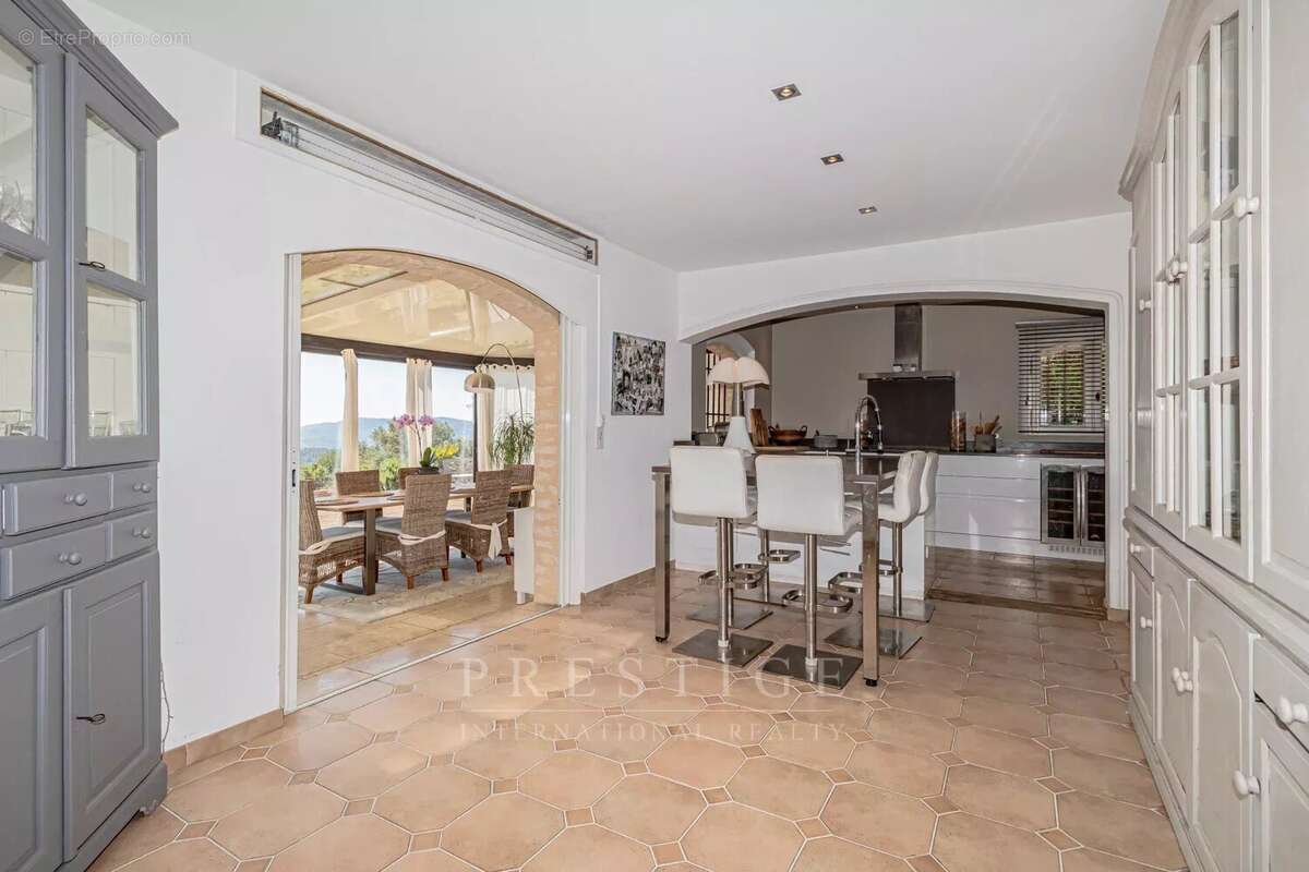 Le Tignet, Villa 4 chambres, plain pied, piscine, vue mer - photo 13