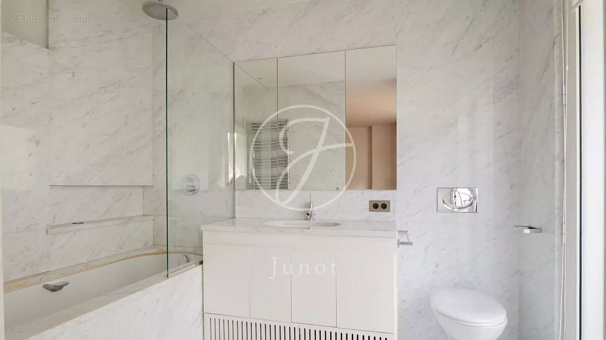 Maison à NEUILLY-SUR-SEINE