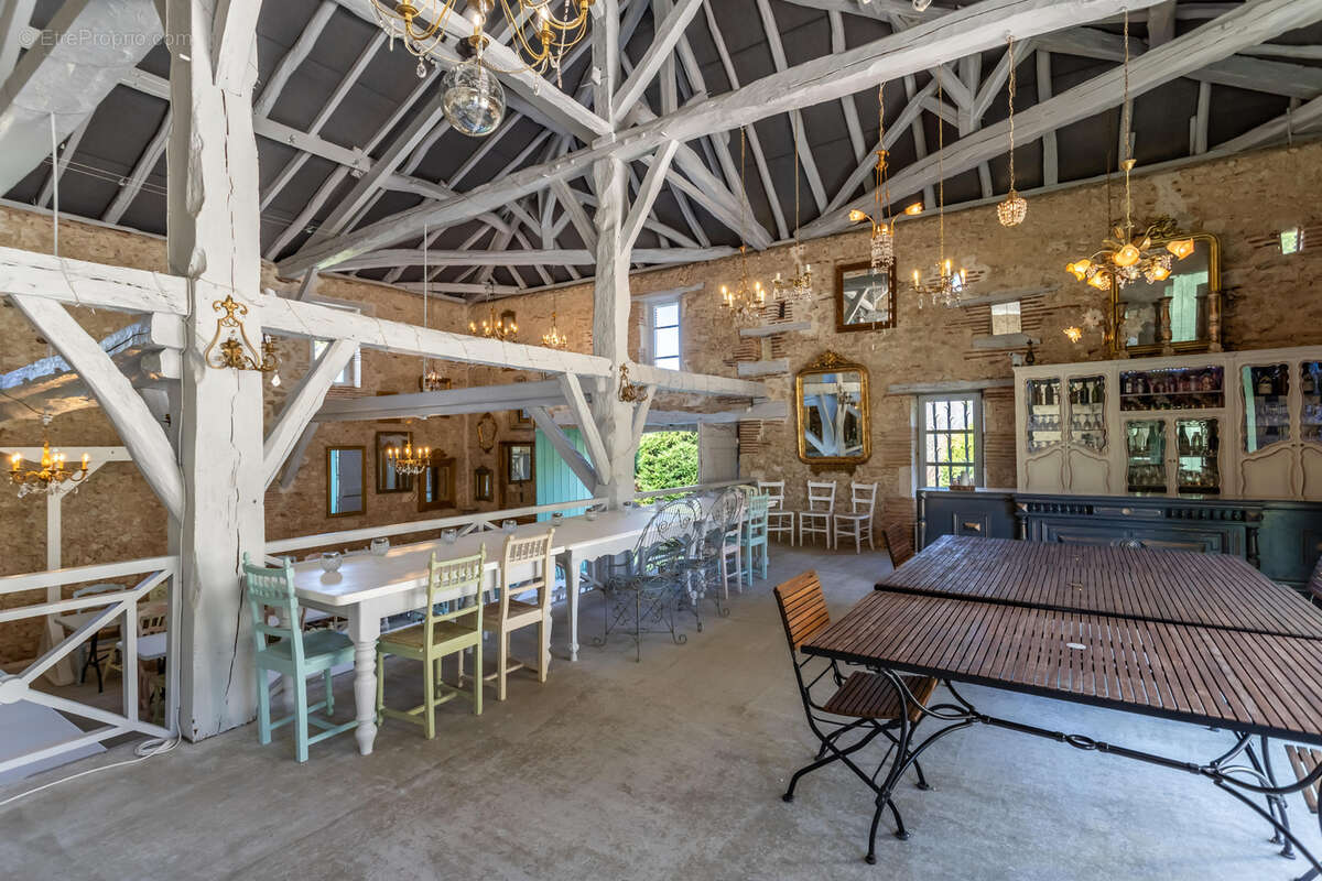 Domaine avec manoir, installations événementielles, annexes et atelier - photo 36