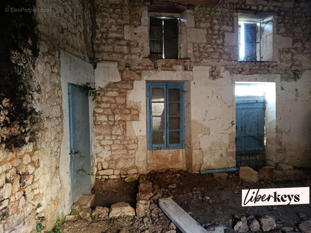 Maison à SAINT-GEORGES-DES-COTEAUX