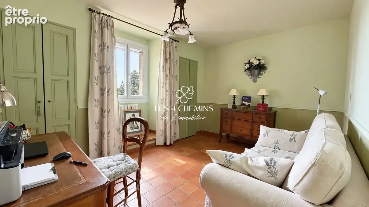 A vendre bastide d'environ 250 m²  6 pièces + T2 sur 4000 m2 - photo 10