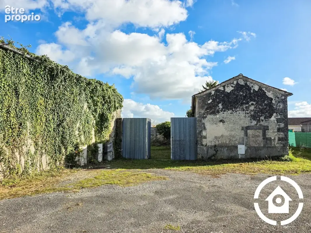 Commerce 360 m² à vendre à Angeac-Champagne (16130) - photo 8