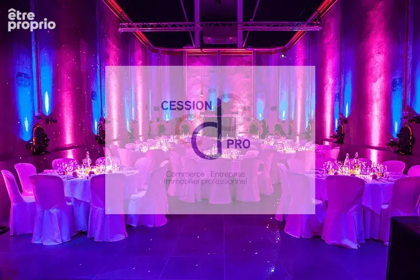 A vendre grande salle de reception atypique avec logement et parking. - photo 4
