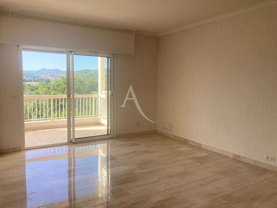 Appartement à MANDELIEU-LA-NAPOULE