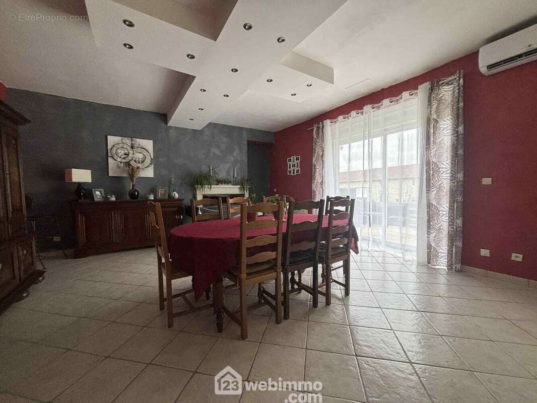 La salle à manger de 29,6 m2, - Maison à THURE