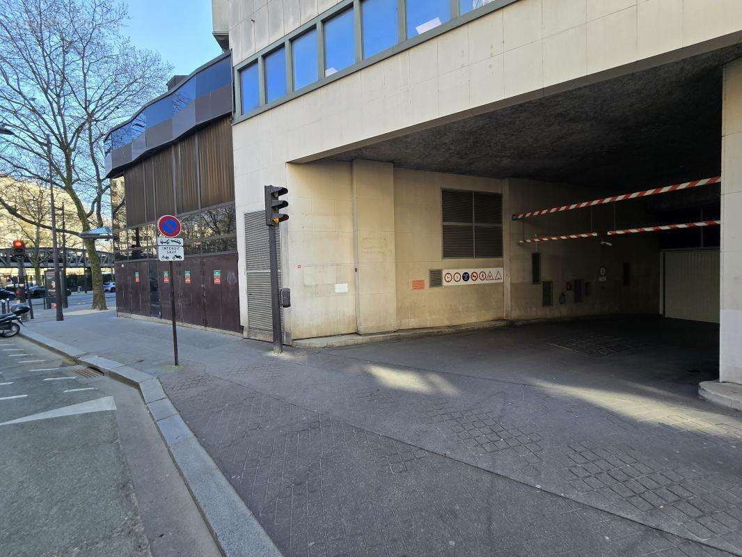 Parking à PARIS-14E