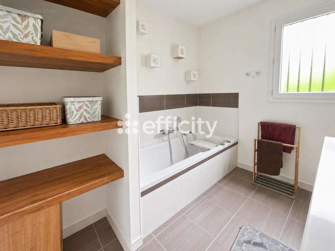 Maison 105 m² à Ecoyeux  - photo 12