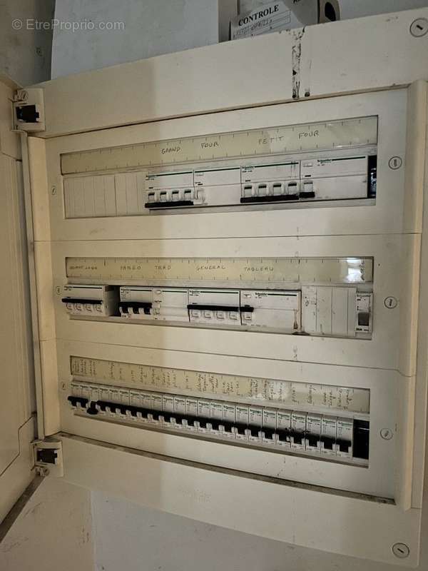 Commerce à SAINT-HIPPOLYTE-DU-FORT