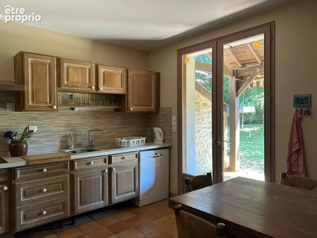 Maison familiale en pierre avec terrain attenant - photo 7