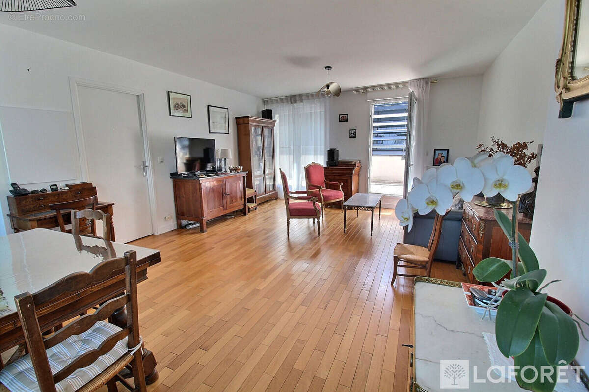 Appartement à LA GARENNE-COLOMBES