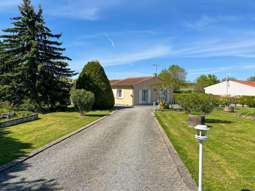 Maison à LOUZIGNAC