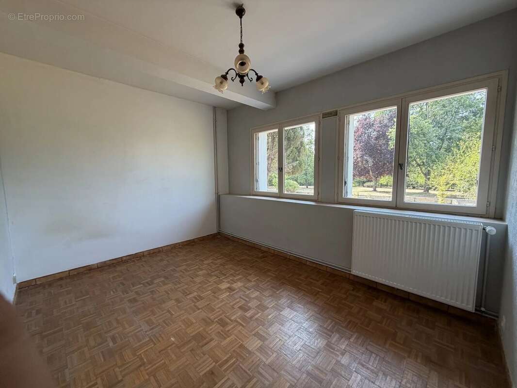 À 10 min d'Auxerre - Maison familiale de 158 m² dans un bourg avec commerces - photo 5