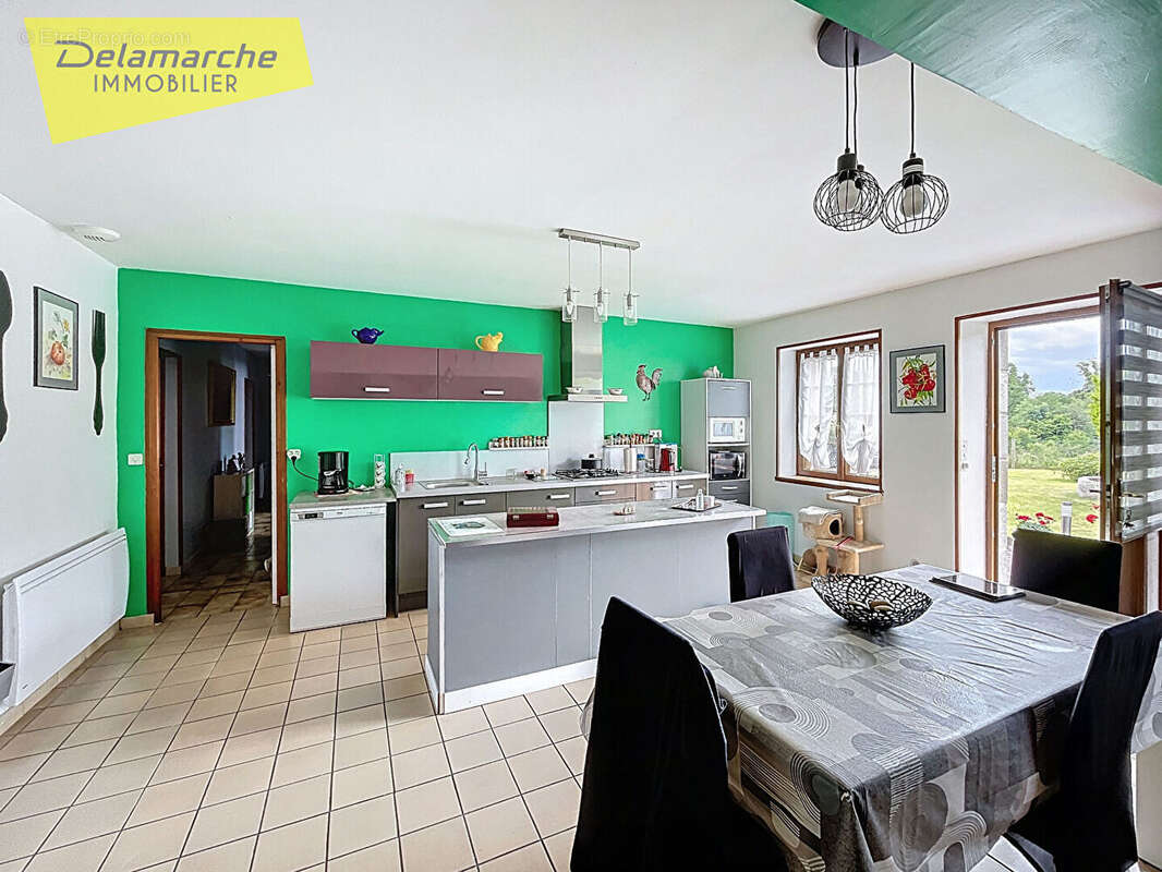 Maison à SAINT-JEAN-DES-CHAMPS