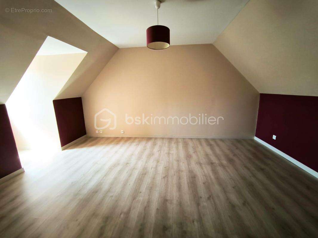 NOUVEAU PRIX – Maison familiale, volumes et terrain arboré au rendez-vous - photo 17