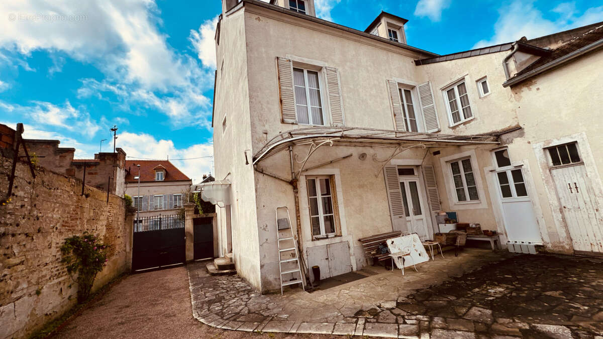 Maison à AVALLON