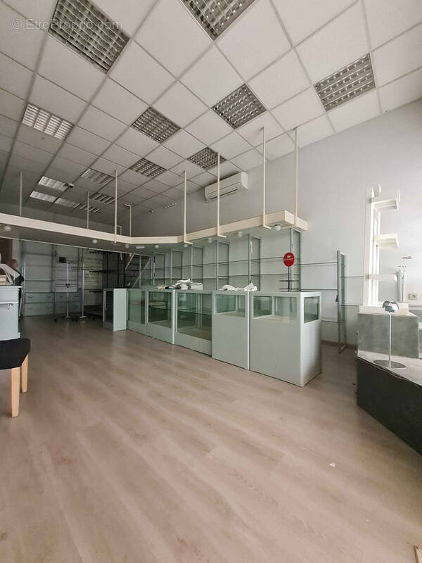 Commerce à TOURNON-SUR-RHONE