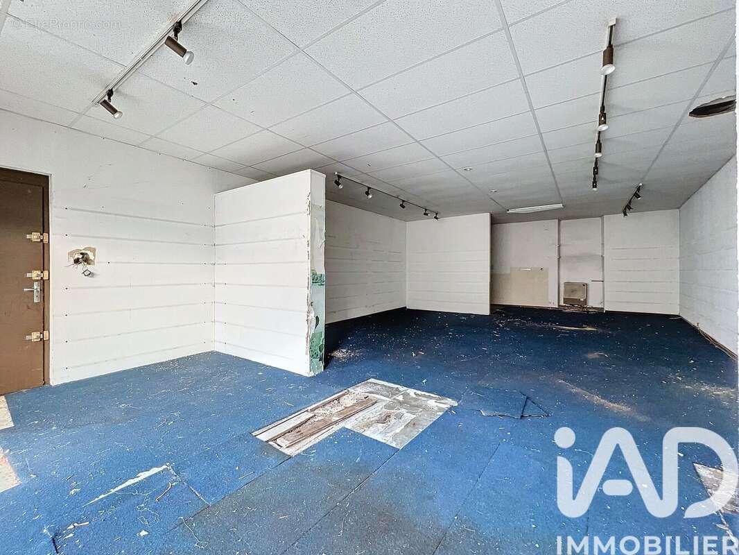 Photo 3 - Commerce à LA MOUILLE