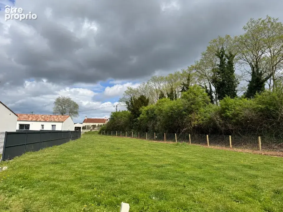 Terrain 494 m² à vendre à Mauze-Sur-Le-Mignon (79210) - photo 1