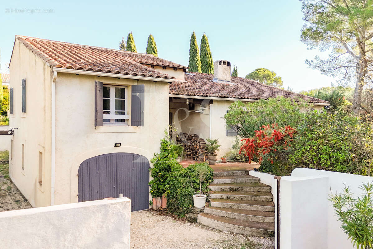 Maison à L'ISLE-SUR-LA-SORGUE
