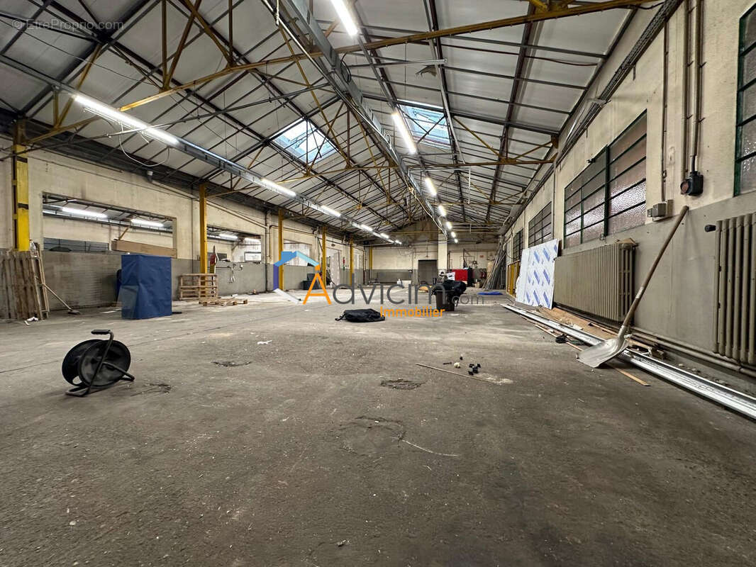 Commerce à SAINT-GENEST-LERPT