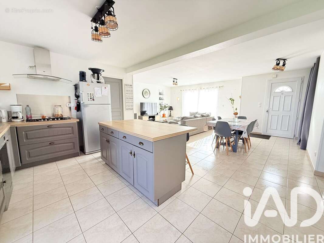 Maison 104 m² à Illiers-Combray  - photo 3