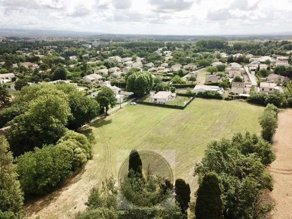 Terrain à VILLENEUVE-LA-COMPTAL