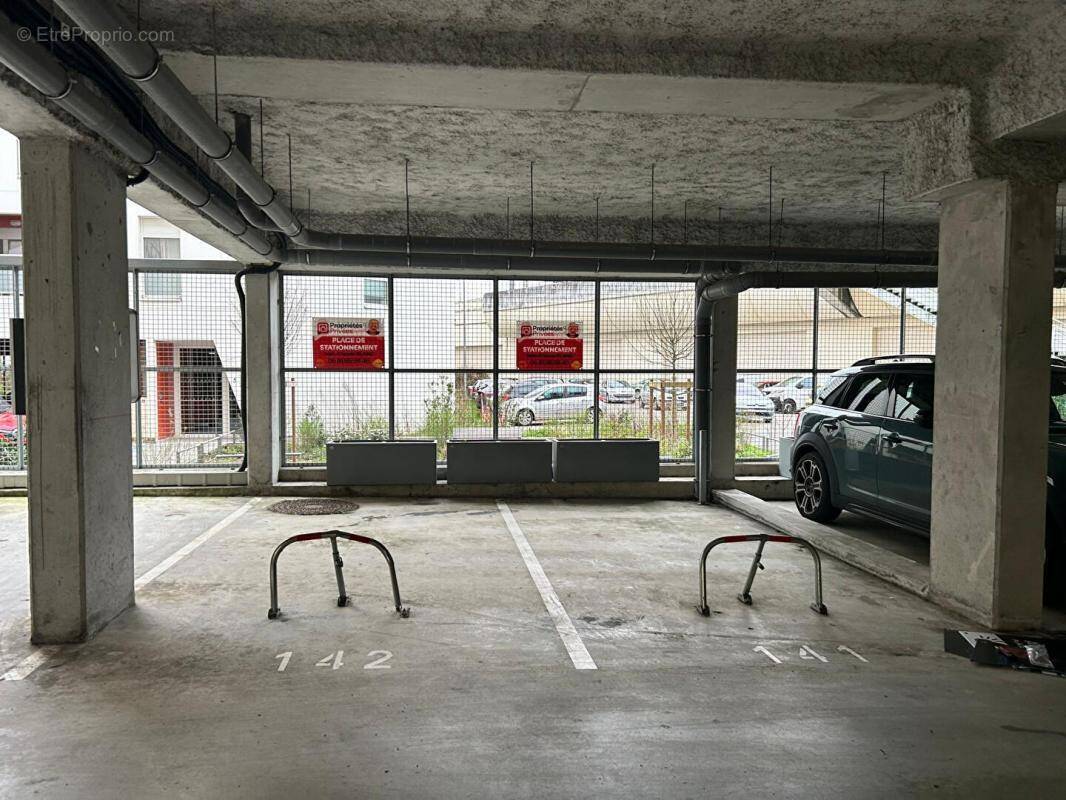 Parking à CENON