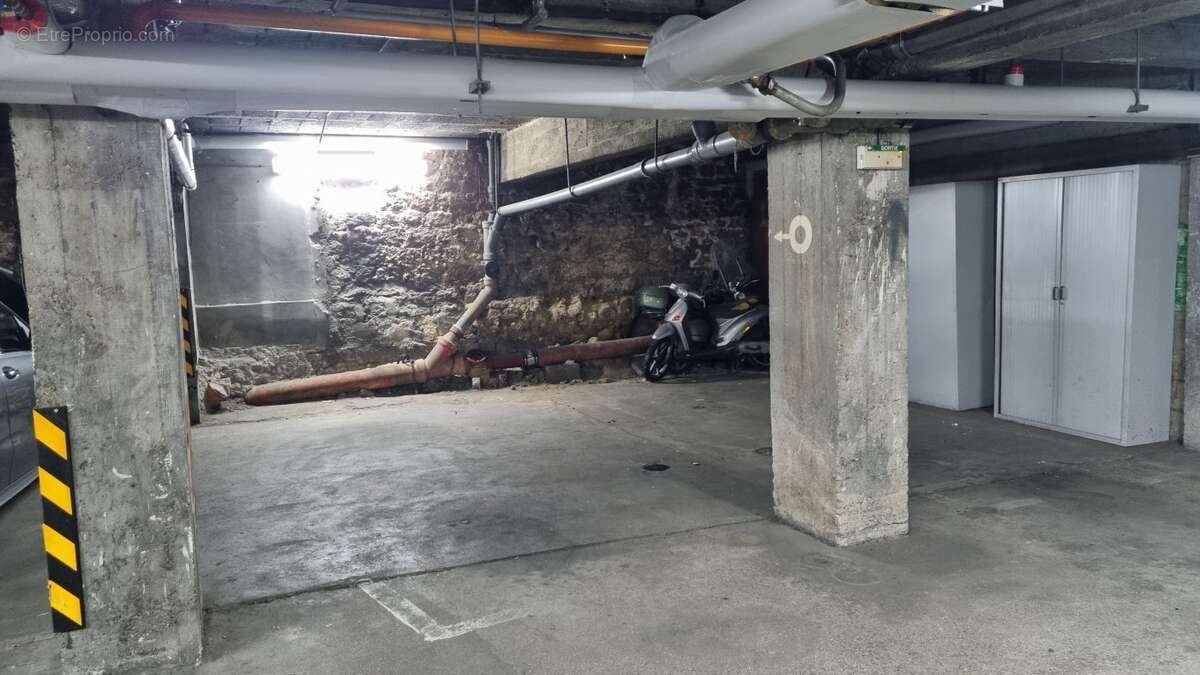 Autre à PARIS-11E
