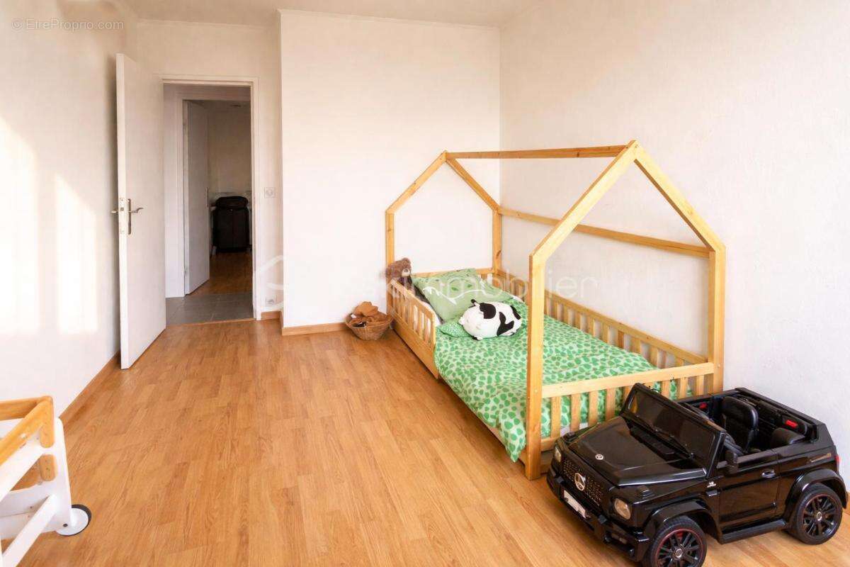 Appartement à LE PLESSIS-TREVISE