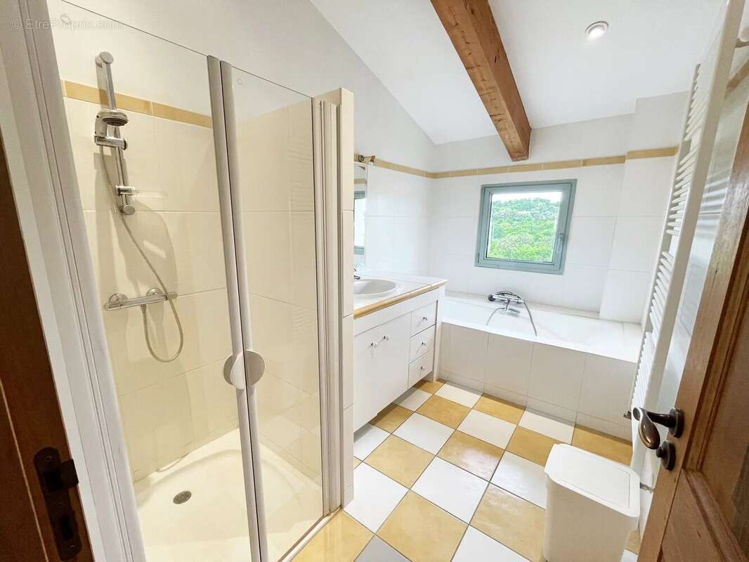 Maison à L'ISLE-SUR-LA-SORGUE